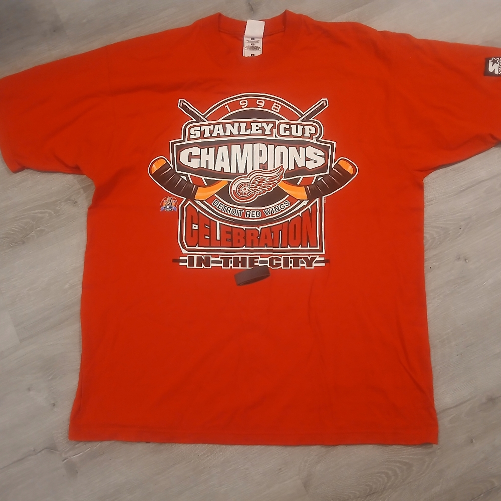 Vintage 90s Starter Detroit Red Wings 1998 Stanley Cup T-Shirt